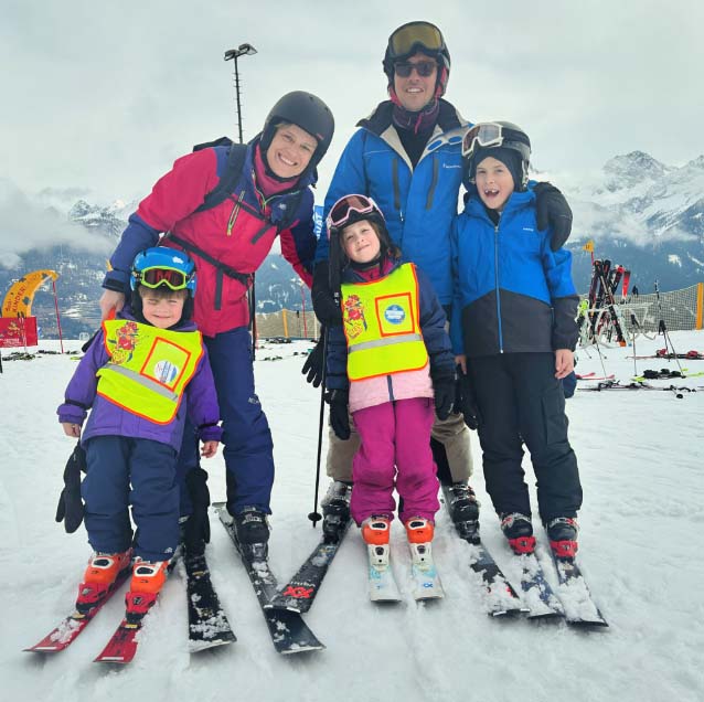 Het verhaal van Seppe: Familie foto op de besneeuwde piest